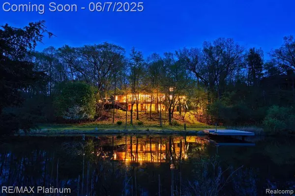 5519 GREAT HAWK Circle, Ann Arbor, MI 48105