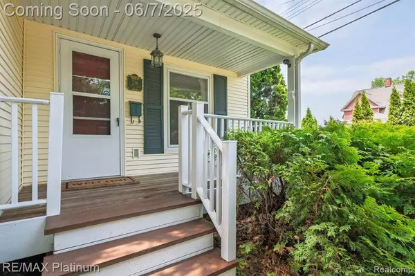 216 S Cedar Street, Williamston, MI 48895