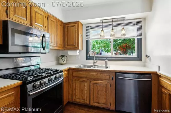 11634 Spicer Drive, Plymouth, MI 48170