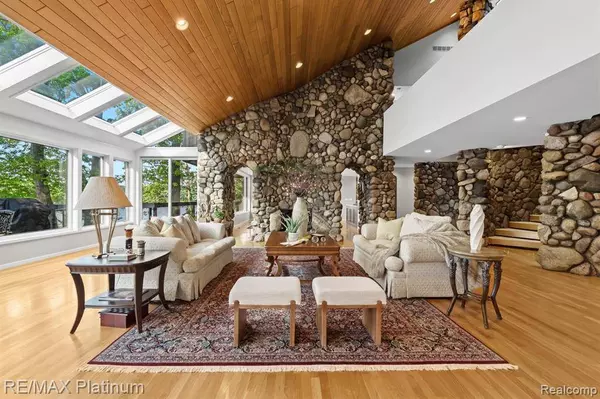 2095 BRIGHTON SHORES Trail, Genoa Twp, MI 48843