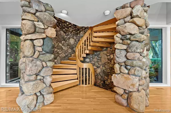 2095 BRIGHTON SHORES Trail, Genoa Twp, MI 48843