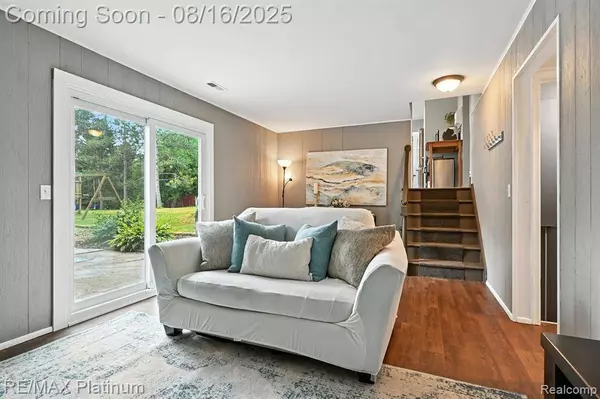 8906 Meyer Avenue, Brighton, MI 48116