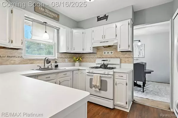 8906 Meyer Avenue, Brighton, MI 48116