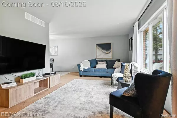 8906 Meyer Avenue, Brighton, MI 48116