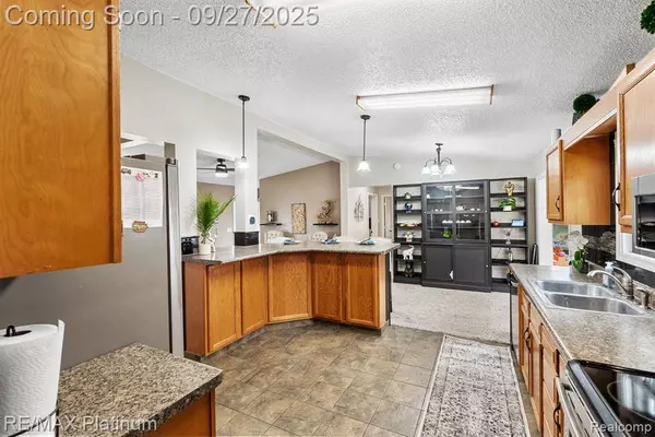 303 N Howell Street, Pinckney Vlg, MI 48169