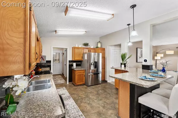 303 N Howell Street, Pinckney Vlg, MI 48169