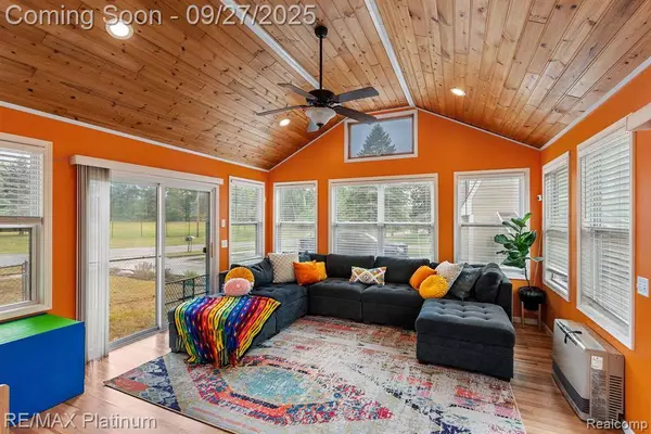 303 N Howell Street, Pinckney Vlg, MI 48169