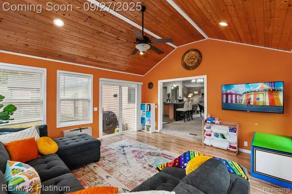 303 N Howell Street, Pinckney Vlg, MI 48169