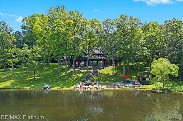 2095 Brighton Shores Trail, Genoa Twp, MI 48843