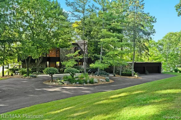 2095 Brighton Shores Trail, Genoa Twp, MI 48843