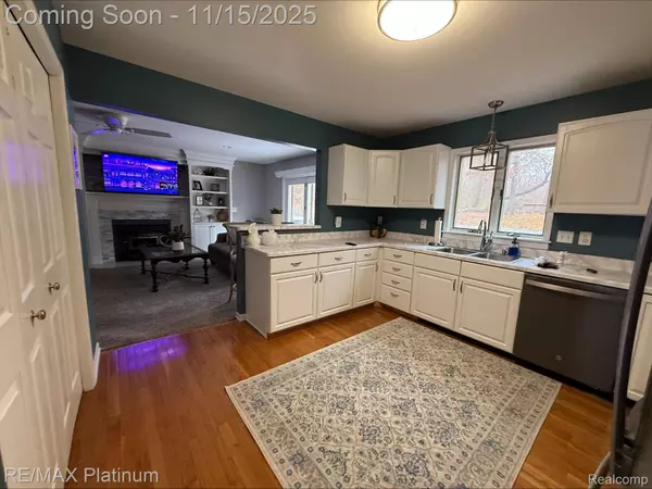 11254 Katrine DR, Fenton, MI 48430