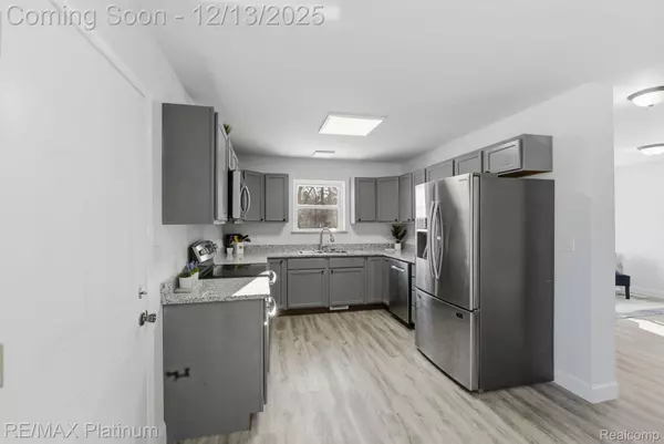 2424 Fisher RD, Howell, MI 48855