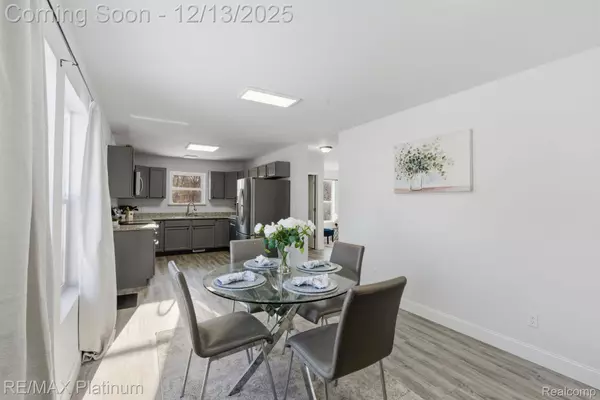 2424 Fisher RD, Howell, MI 48855