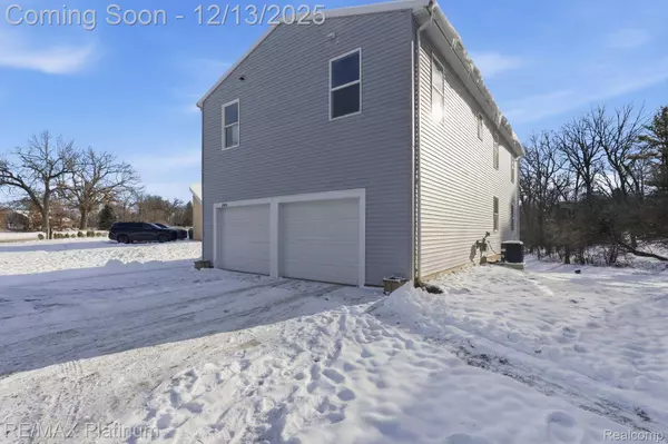 2424 Fisher RD, Howell, MI 48855