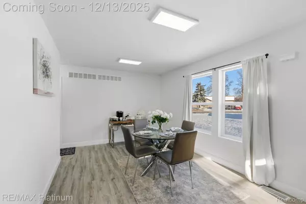 2424 Fisher RD, Howell, MI 48855