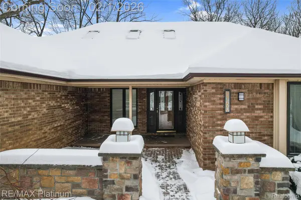 8760 Dann DR, Brighton, MI 48114