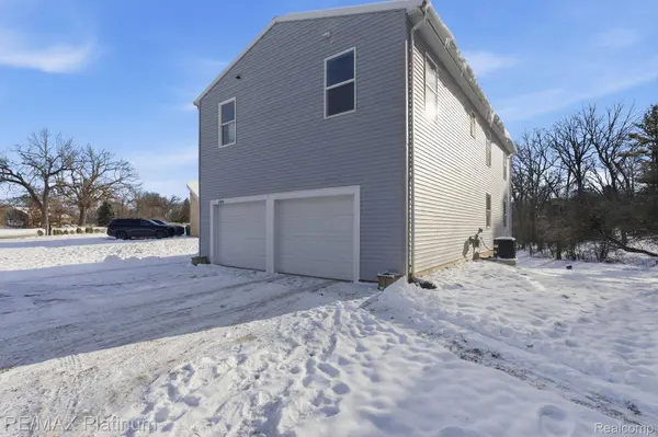 2424 Fisher RD, Howell, MI 48855