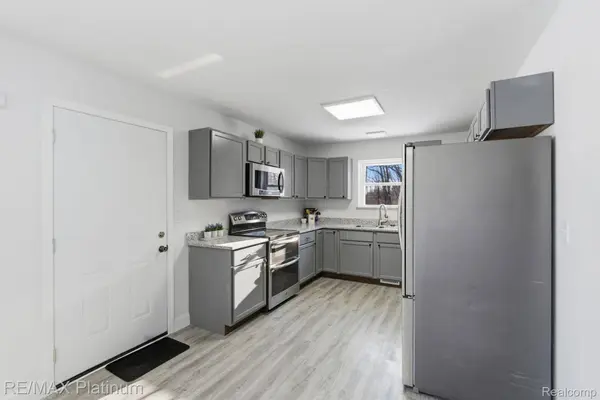 2424 Fisher RD, Howell, MI 48855