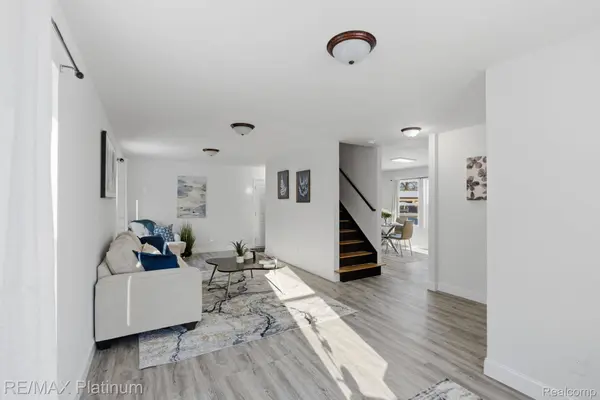 2424 Fisher RD, Howell, MI 48855