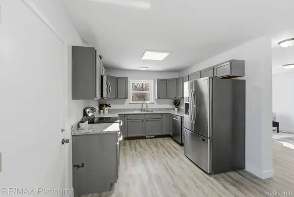 2424 Fisher RD, Howell, MI 48855