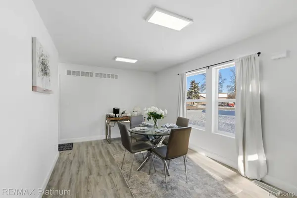 2424 Fisher RD, Howell, MI 48855