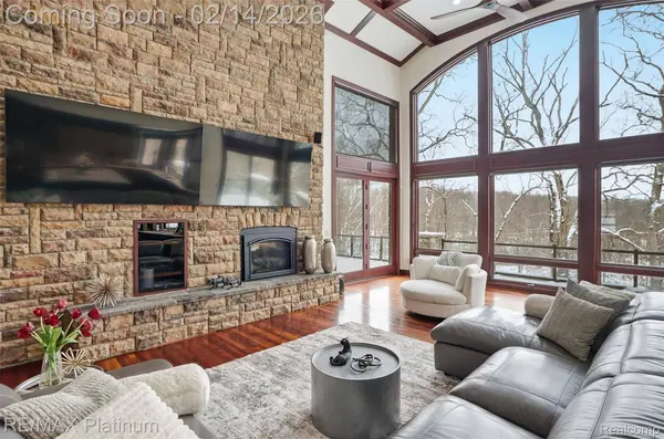 11205 Redberry CT, Whitmore Lake, MI 48189