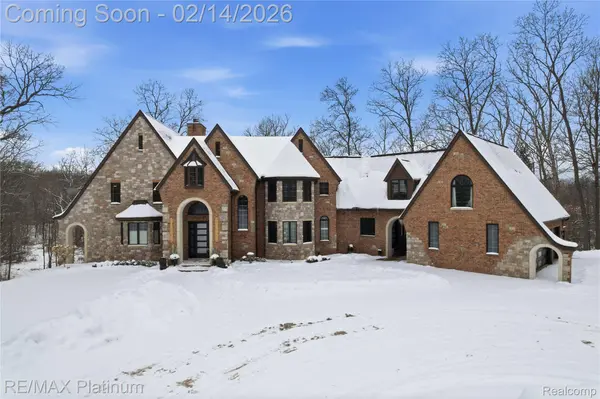 11205 Redberry CT, Whitmore Lake, MI 48189