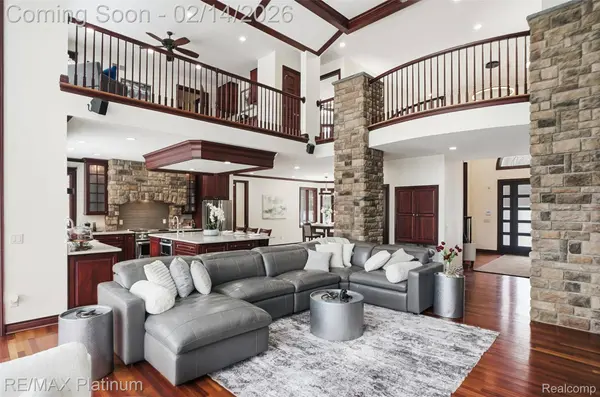 11205 Redberry CT, Whitmore Lake, MI 48189