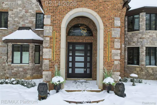 11205 Redberry CT, Whitmore Lake, MI 48189