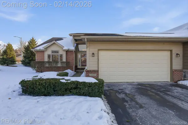 1239 Cedarwood DR, Brighton, MI 48116
