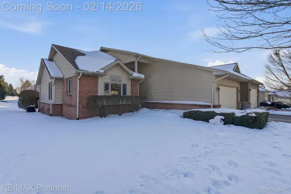 1239 Cedarwood DR, Brighton, MI 48116