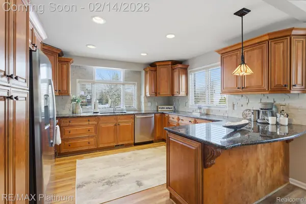 1239 Cedarwood DR, Brighton, MI 48116