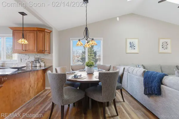 1239 Cedarwood DR, Brighton, MI 48116