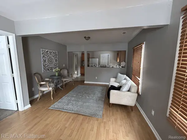 8573 PORTAGE LAKE BLVD, Pinckney, MI 48169