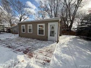 8573 PORTAGE LAKE BLVD, Pinckney, MI 48169