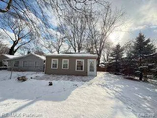 8573 PORTAGE LAKE BLVD, Pinckney, MI 48169