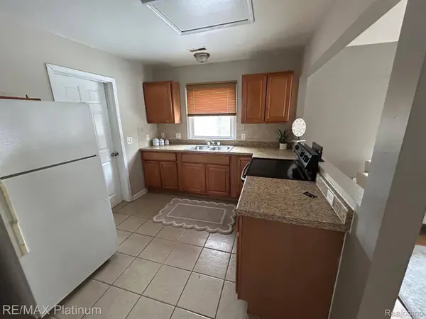 8573 PORTAGE LAKE BLVD, Pinckney, MI 48169