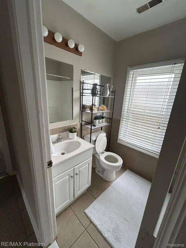 8573 PORTAGE LAKE BLVD, Pinckney, MI 48169