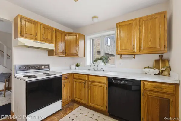 3340 Pineridge LN, Genoa Township, MI 48116