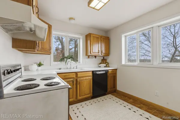 3340 Pineridge LN, Genoa Township, MI 48116