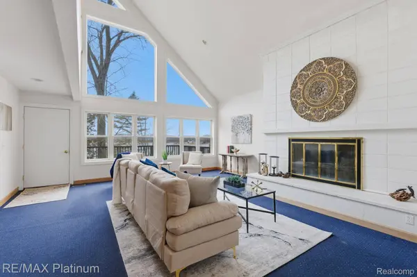 3340 Pineridge LN, Genoa Township, MI 48116