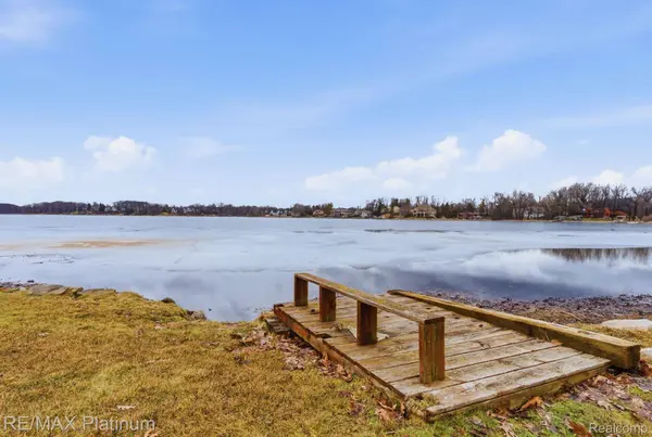 3340 Pineridge LN, Genoa Township, MI 48116