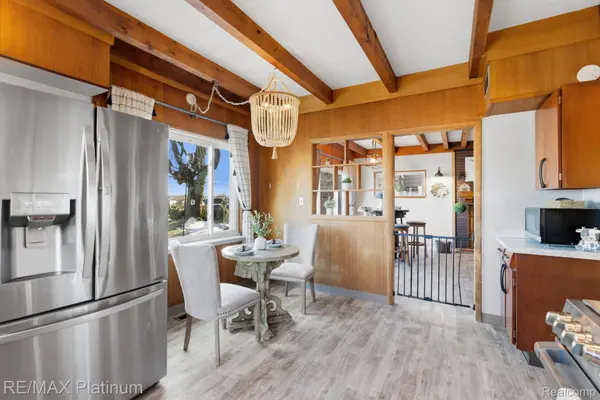 4960 Cooley Lake RD, Waterford Charter Township, MI 48327