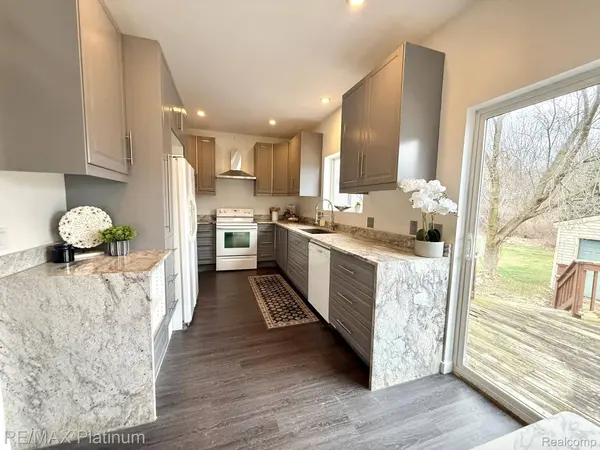 1923 Andover BLVD, Hartland Township, MI 48843