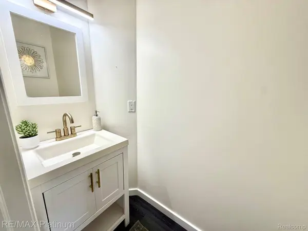 1923 Andover BLVD, Hartland Township, MI 48843