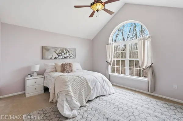 556 Olde English CIR #94, Howell Township, MI 48855