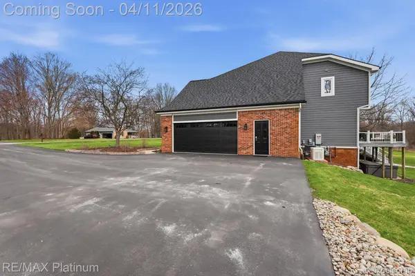 8757 Pebble Creek DR, Hamburg Township, MI 48169