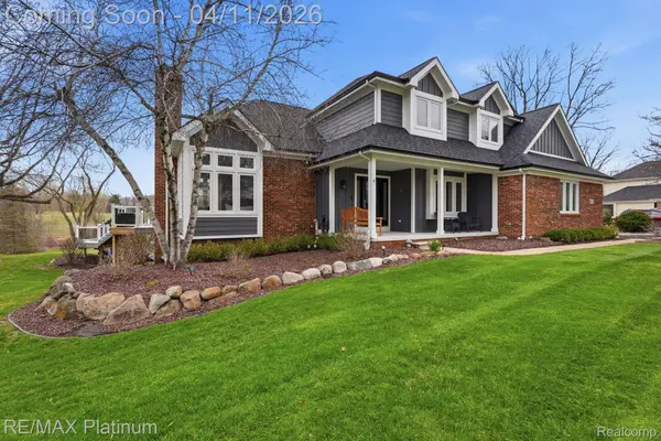 8757 Pebble Creek DR, Hamburg Township, MI 48169