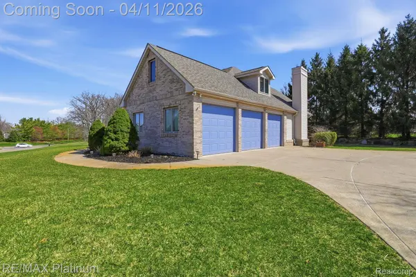 6513 E Ridge CT, Green Oak Township, MI 48116