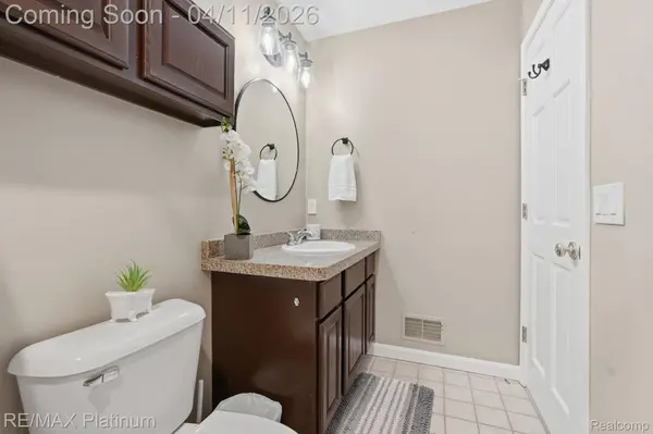 6513 E Ridge CT, Green Oak Township, MI 48116